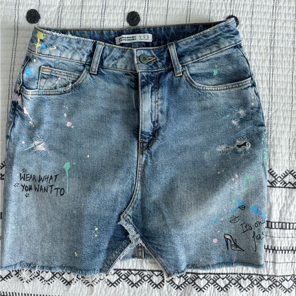 ZARA Blue Denim Skirt with Paint Splatter - Picture 2 of 4